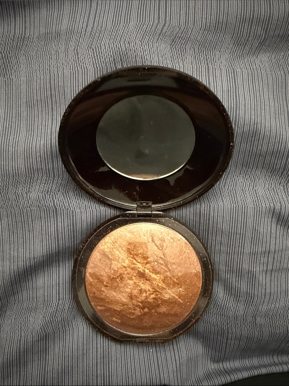 laura mercier Radiance Baked Bronzer - New